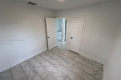 House in Lauderdale Lakes, Florida 3 bedrooms, 119.01 sq.m. № 1950095 - photo 22