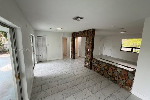 House in Lauderdale Lakes, Florida 3 bedrooms, 119.01 sq.m. № 1950095 - photo 19