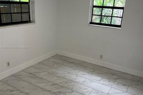 House in Lauderdale Lakes, Florida 3 bedrooms, 119.01 sq.m. № 1950095 - photo 3