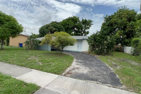 House in Lauderdale Lakes, Florida 3 bedrooms, 119.01 sq.m. № 1950095 - photo 27