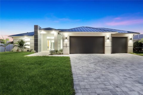 House in Port Charlotte, Florida 4 bedrooms, 221.29 sq.m. № 1675027 - photo 26