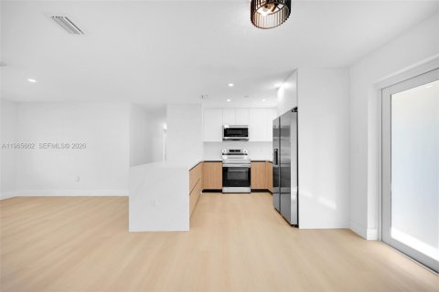 Villa ou maison à vendre à Miami Gardens, Floride: 3 chambres, 109.72 m2 № 2027298 - photo 12