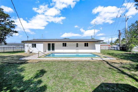 Villa ou maison à vendre à Miami Gardens, Floride: 3 chambres, 109.72 m2 № 2027298 - photo 28