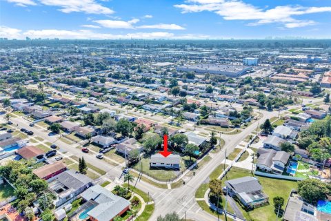 Villa ou maison à vendre à Miami Gardens, Floride: 3 chambres, 109.72 m2 № 2027298 - photo 4