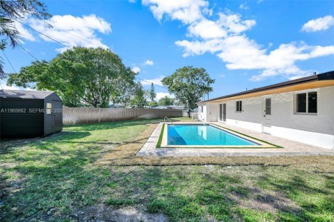 Villa ou maison à vendre à Miami Gardens, Floride: 3 chambres, 109.72 m2 № 2027298 - photo 27