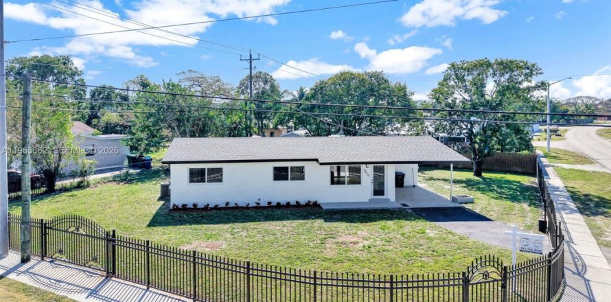 Villa ou maison à Miami Gardens, Floride 3 chambres, 109.72 m2 № 2027298