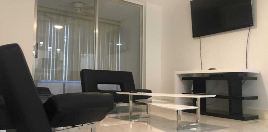 Condo in Tamarac, Florida, 1 bedroom  № 2261823