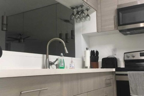 Condo in Tamarac, Florida, 1 bedroom  № 2261823 - photo 8