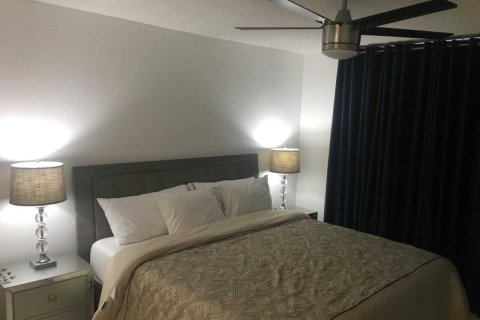 Condo in Tamarac, Florida, 1 bedroom  № 2261823 - photo 4