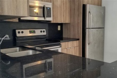 Снять в аренду кондоминиум в Корал-Спрингс, Флорида 2 спальни, 77.57м2, № 1996792 - фото 2