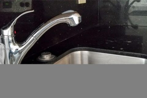 Снять в аренду кондоминиум в Корал-Спрингс, Флорида 2 спальни, 77.57м2, № 1996792 - фото 10