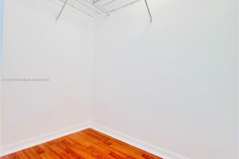 Condominio en alquiler en Miami, Florida, 2 dormitorios, 81.38 m2 № 1953607 - foto 12