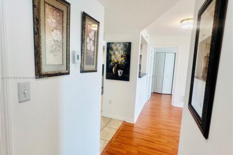 Condominio en alquiler en Miami, Florida, 2 dormitorios, 81.38 m2 № 1953607 - foto 8