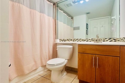 Condominio en alquiler en Miami, Florida, 2 dormitorios, 81.38 m2 № 1953607 - foto 17