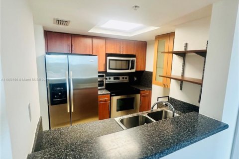 Condominio en alquiler en Miami, Florida, 2 dormitorios, 81.38 m2 № 1953607 - foto 7