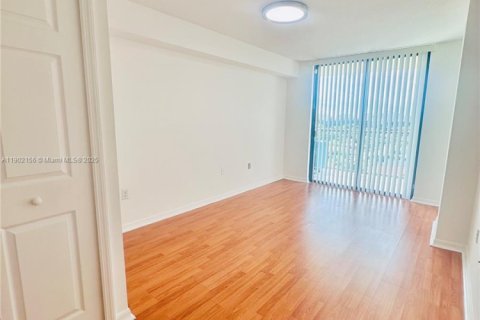 Condominio en alquiler en Miami, Florida, 2 dormitorios, 81.38 m2 № 1953607 - foto 9