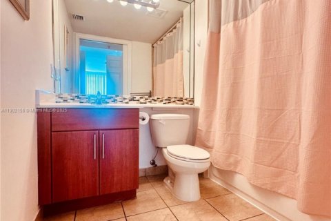 Condominio en alquiler en Miami, Florida, 2 dormitorios, 81.38 m2 № 1953607 - foto 13