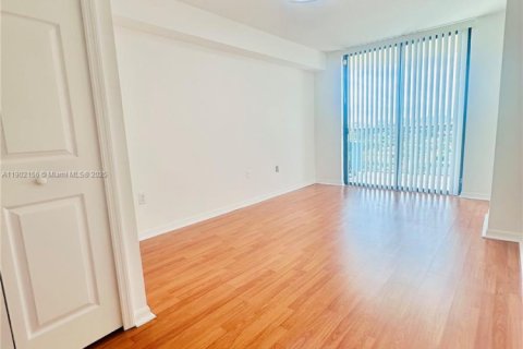 Condominio en alquiler en Miami, Florida, 2 dormitorios, 81.38 m2 № 1953607 - foto 10