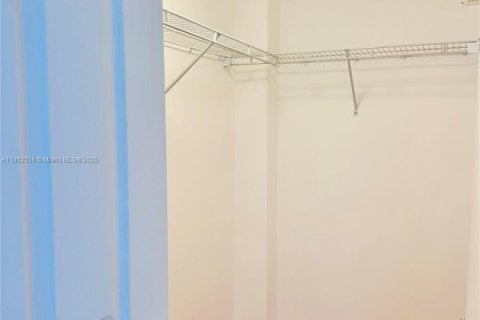 Condominio en alquiler en Miami, Florida, 2 dormitorios, 81.38 m2 № 1953607 - foto 11