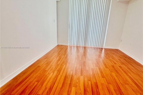 Condominio en alquiler en Miami, Florida, 2 dormitorios, 81.38 m2 № 1953607 - foto 16