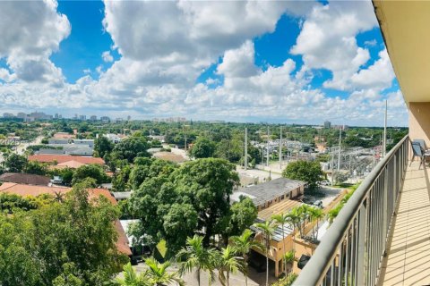 Condominio en alquiler en Miami, Florida, 2 dormitorios, 81.38 m2 № 1953607 - foto 21