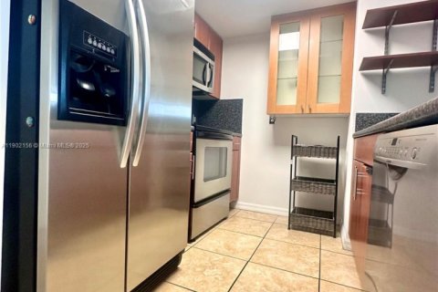 Condominio en alquiler en Miami, Florida, 2 dormitorios, 81.38 m2 № 1953607 - foto 6
