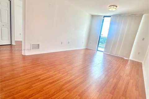 Condominio en alquiler en Miami, Florida, 2 dormitorios, 81.38 m2 № 1953607 - foto 4