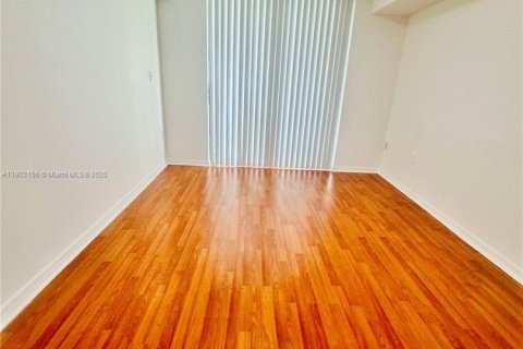 Condominio en alquiler en Miami, Florida, 2 dormitorios, 81.38 m2 № 1953607 - foto 15