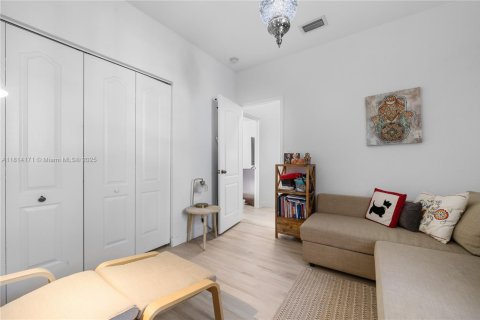 Adosado en venta en Miami, Florida, 3 dormitorios, 127.09 m2 № 1762868 - foto 14