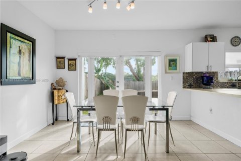 Adosado en venta en Miami, Florida, 3 dormitorios, 127.09 m2 № 1762868 - foto 22