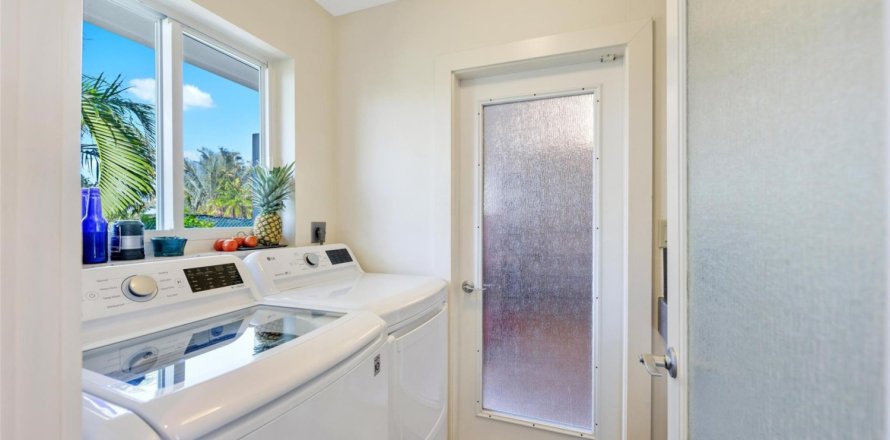 House in Pompano Beach, Florida 3 bedrooms, 206.24 sq.m. № 987262