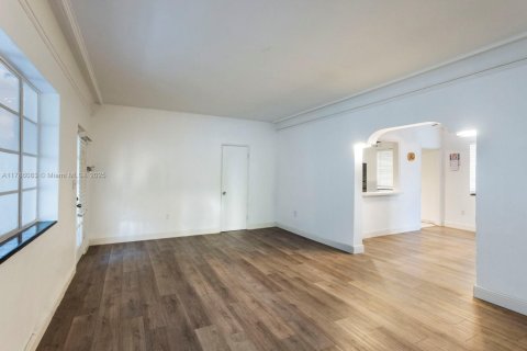 Condominio en venta en Miami Beach, Florida, 2 dormitorios, 91.97 m2 № 1863613 - foto 3