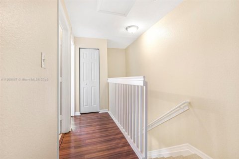 Townhouse in Opa-locka, Florida 3 bedrooms, 116.41 sq.m. № 1965441 - photo 10