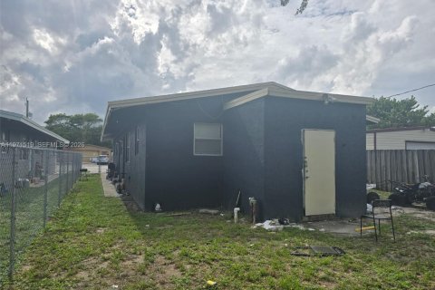 Immobilier commercial à vendre à Deerfield Beach, Floride: 136.1 m2 № 2078832 - photo 2