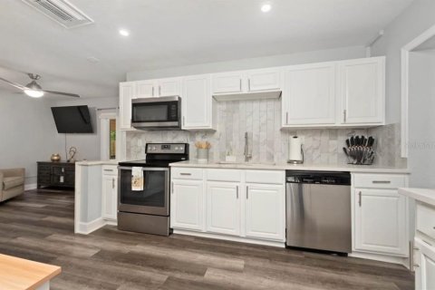 Villa ou maison à vendre à Orlando, Floride: 4 chambres, 147.99 m2 № 2259359 - photo 2