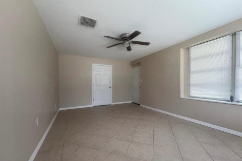 House in Eustis, Florida 3 bedrooms, 86.96 sq.m. № 1918646 - photo 6