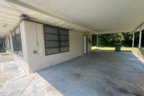 House in Eustis, Florida 3 bedrooms, 86.96 sq.m. № 1918646 - photo 3