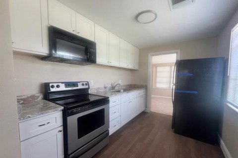 House in Eustis, Florida 3 bedrooms, 86.96 sq.m. № 1918646 - photo 5