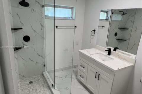 House in Lauderdale Lakes, Florida 2 bedrooms, 112.69 sq.m. № 1984301 - photo 7