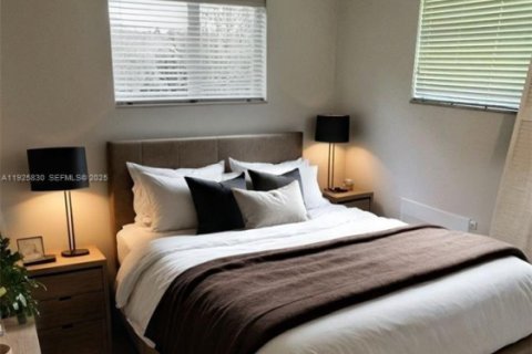 House in Lauderdale Lakes, Florida 2 bedrooms, 112.69 sq.m. № 1984301 - photo 6