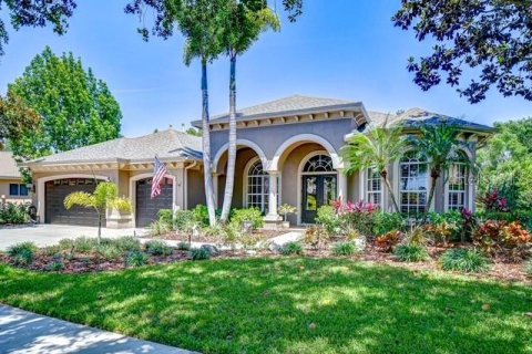 House in Land O' Lakes, Florida 4 bedrooms, 325.16 sq.m. № 1681893 - photo 1