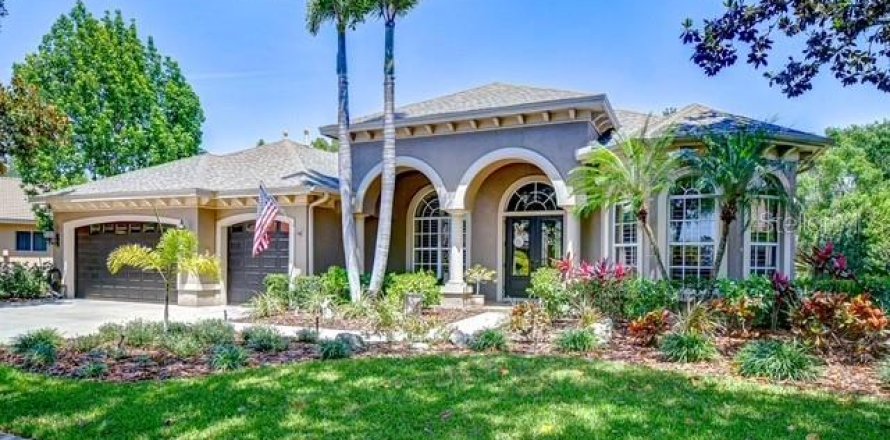 House in Land O' Lakes, Florida 4 bedrooms, 325.16 sq.m. № 1681893
