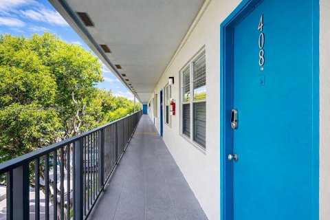 Condo in Pembroke Pines, Florida, 2 bedrooms № 2054526 - photo 24