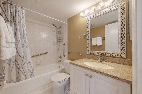 Condo in Pembroke Pines, Florida, 2 bedrooms № 2054526 - photo 14