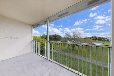 Condo in Pembroke Pines, Florida, 2 bedrooms  № 2054526