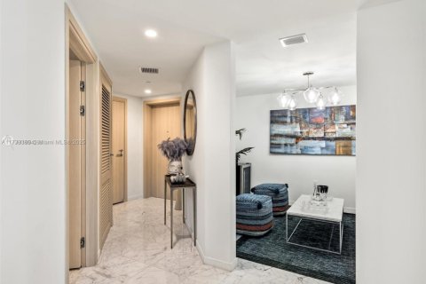 Copropriété à vendre à Miami, Floride: 2 chambres, 123.93 m2 № 1710051 - photo 15