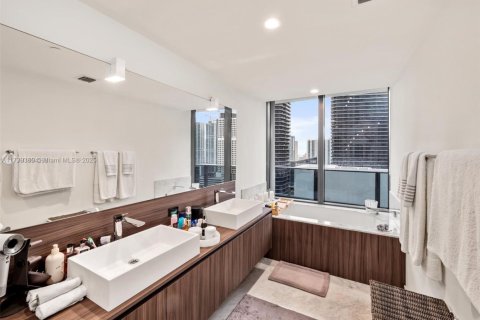 Copropriété à vendre à Miami, Floride: 2 chambres, 123.93 m2 № 1710051 - photo 26