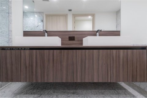 Copropriété à vendre à Miami, Floride: 2 chambres, 123.93 m2 № 1710051 - photo 25