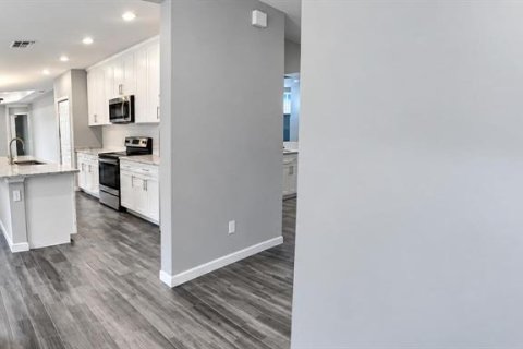Villa ou maison à vendre à Port Charlotte, Floride: 3 chambres, 223.89 m2 № 2413410 - photo 8