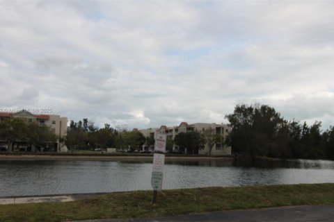 Condo in Cutler Bay, Florida, 1 bedroom № 1962948 - photo 2